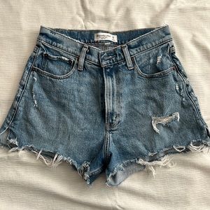 A&F Curve Love cut off shorts